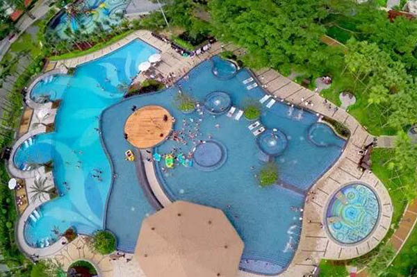 台山颐和温泉城度假区室外泳池
