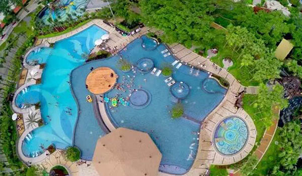 台山颐和温泉城度假区室外泳池