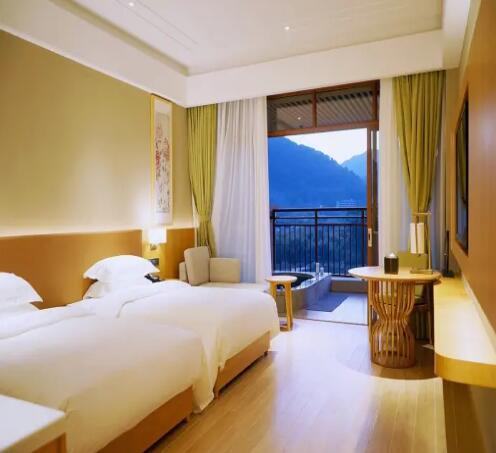广州白水寨森林海温泉度假酒店山景温泉双床房