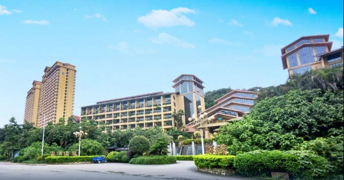云顶温泉渡假村环绕南昆山  夏日清爽安静