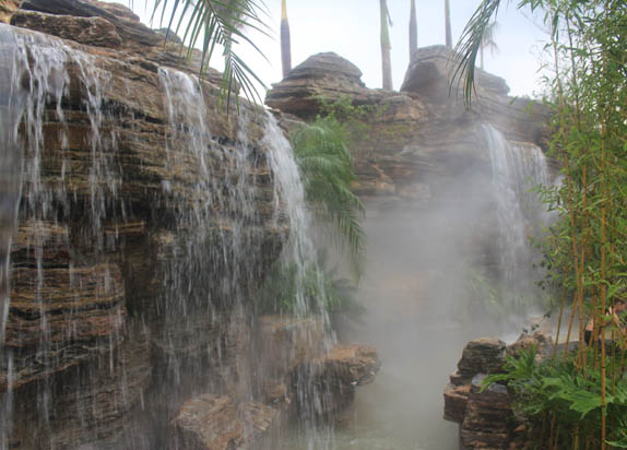 清远勤天熹乐谷温泉度假酒店冬日暖泉亲子乐园