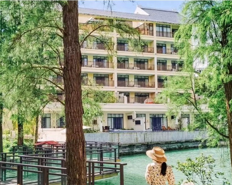 江门新会古兜温泉小镇  山高水美  海阔天更蓝