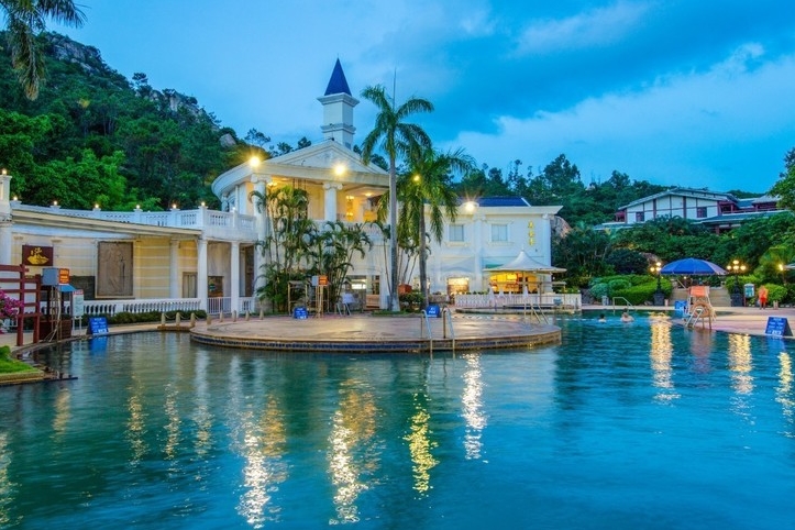 江门新会古兜温泉小镇  山高水美  海阔天更蓝