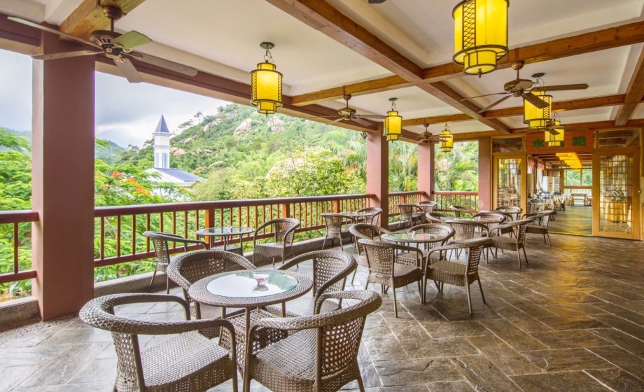 江门新会古兜温泉小镇  山高水美  海阔天更蓝