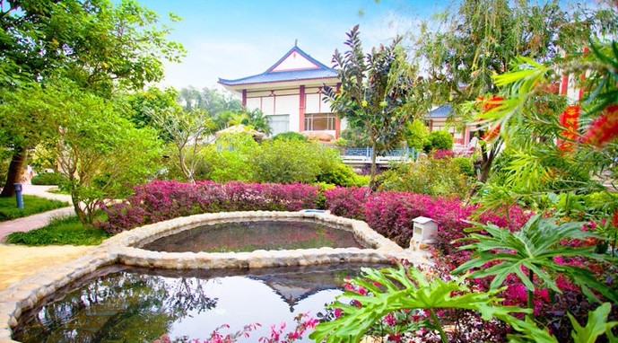 江门古兜温泉综合度假区靠山面海  咸淡双料温泉